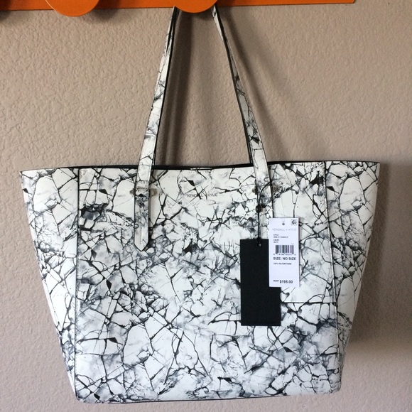 Kendall + Kylie tote with pouch - Picture 3 of 8